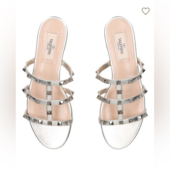 Valentino Garavani
Tonal Rockstud Flat Leather Slide Sandals 7-7.5 38 European - Picture 1 of 14